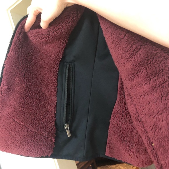 Columbia Women’s Zip Up Size Medium - Picture 6 of 8